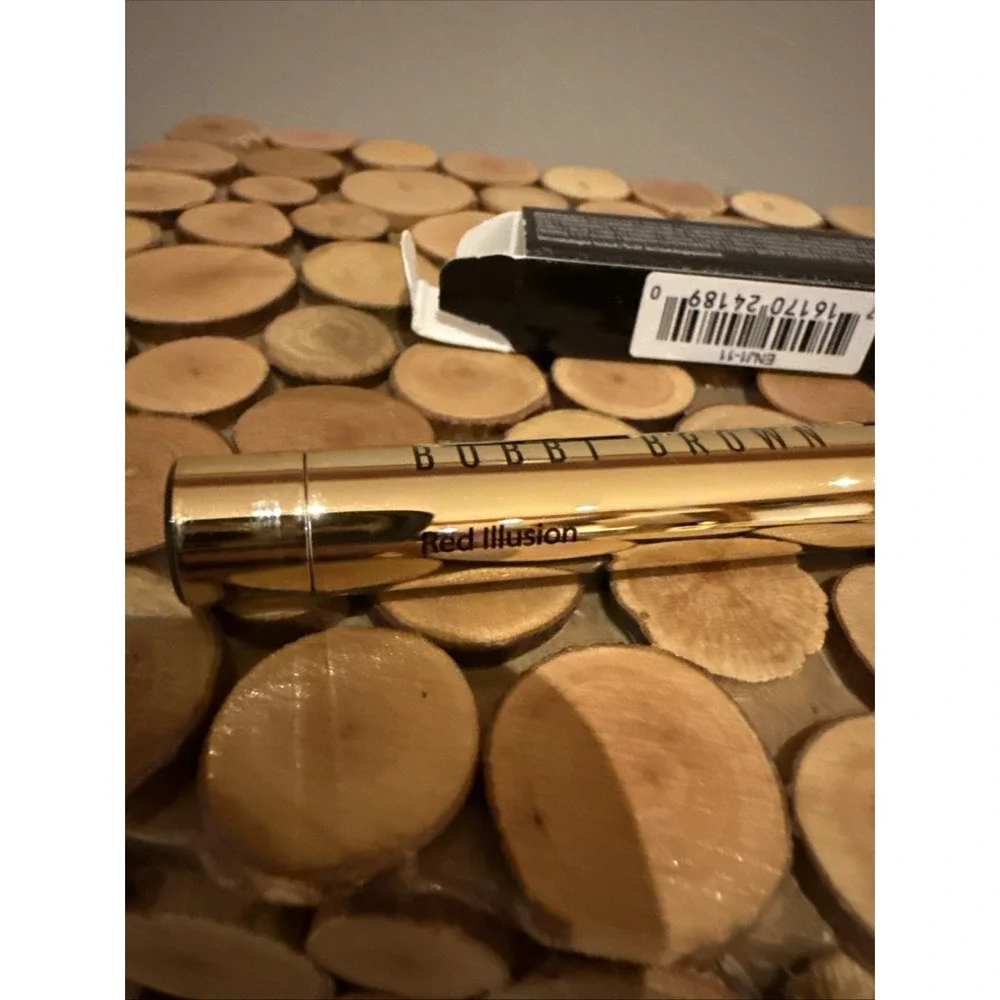 Bobbi Brown Luxe Defining Lipstick, Red‎ Illusion NIB